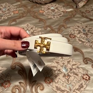 Brand new Tory Burch Kira 1”Logo Belt size small.